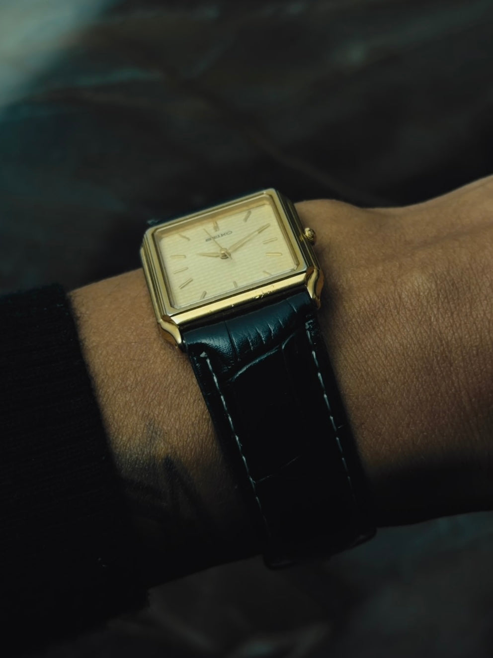 SEIKO Rectangular Gold Textured Dial Quartz 1990｜セイコー ヴィンテージ時計 - 5