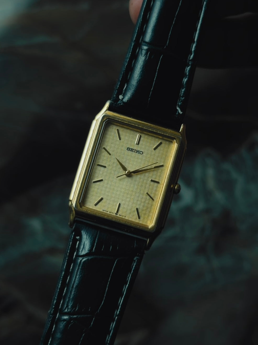 SEIKO Rectangular Gold Textured Dial Quartz 1990｜セイコー ヴィンテージ時計 - 6