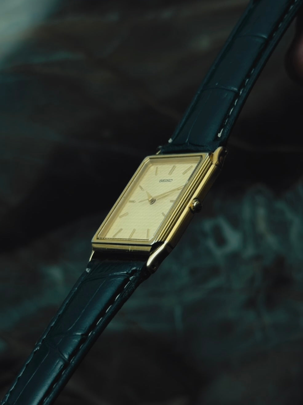 SEIKO Rectangular Gold Textured Dial Quartz 1990｜セイコー ヴィンテージ時計 - 7