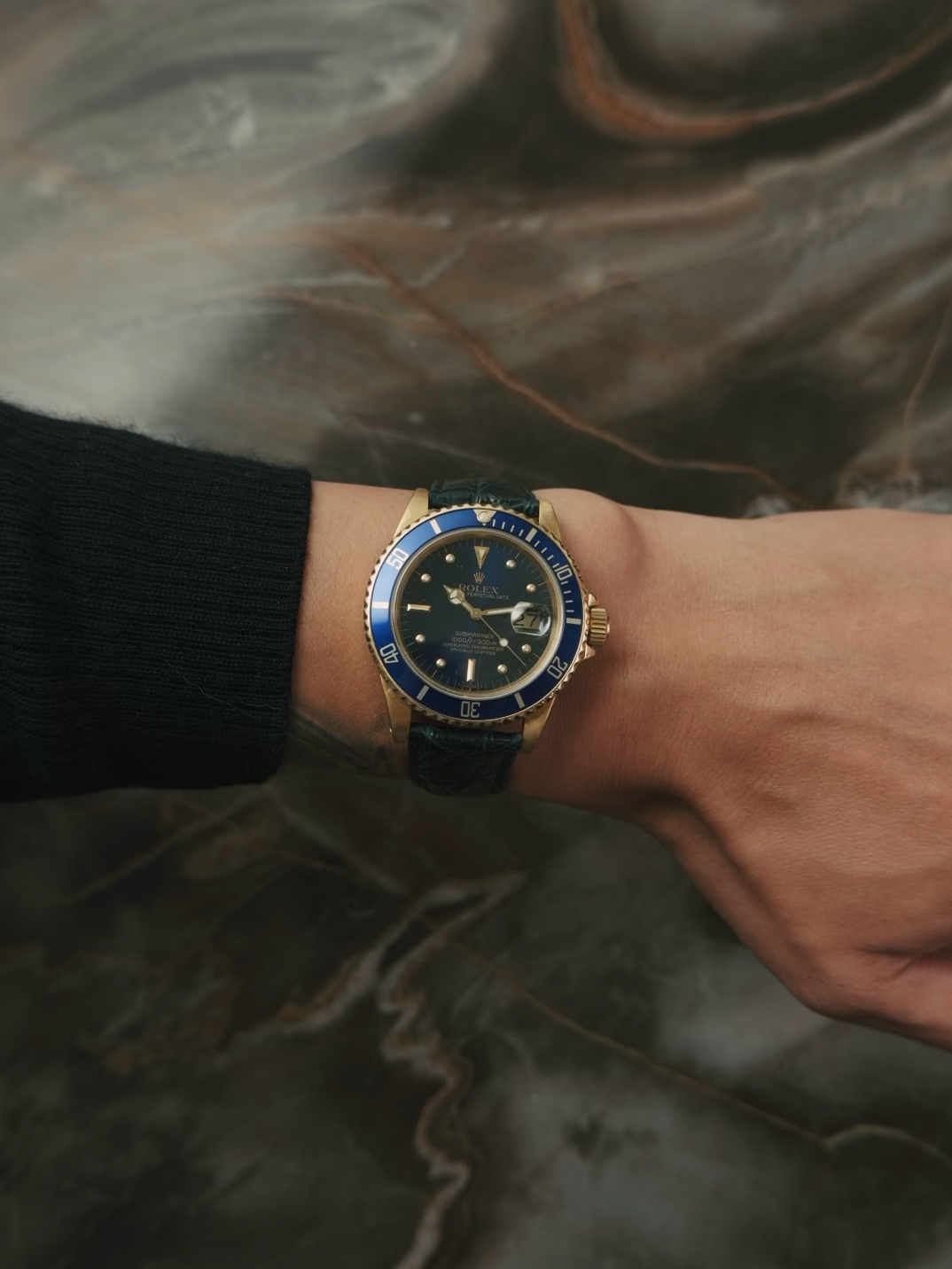 ROLEX 18k YG “Nipple Index” Blue Submariner Date 1984s