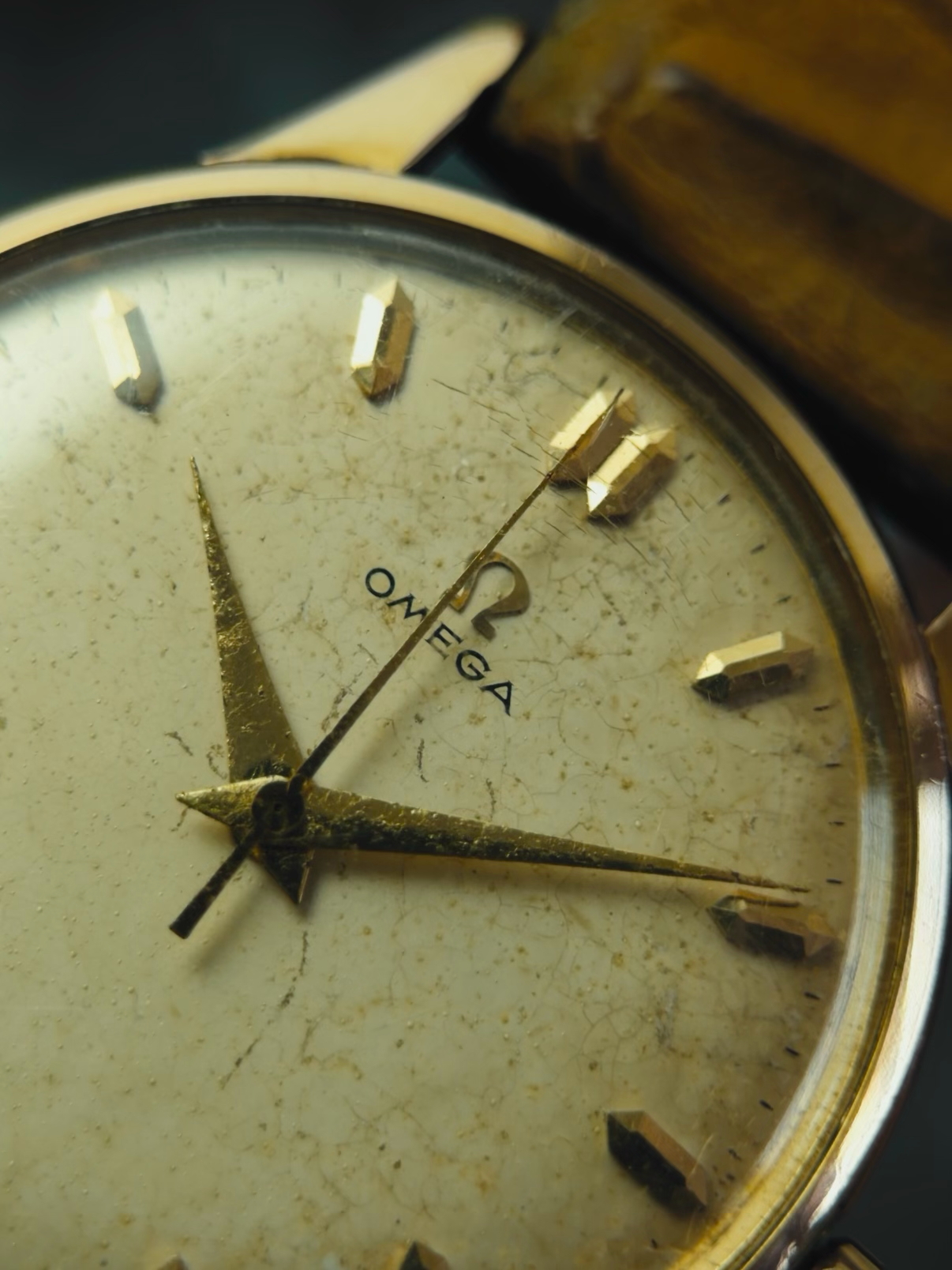 OMEGA Manual Wind GP Vintage Patina Dial 1950s