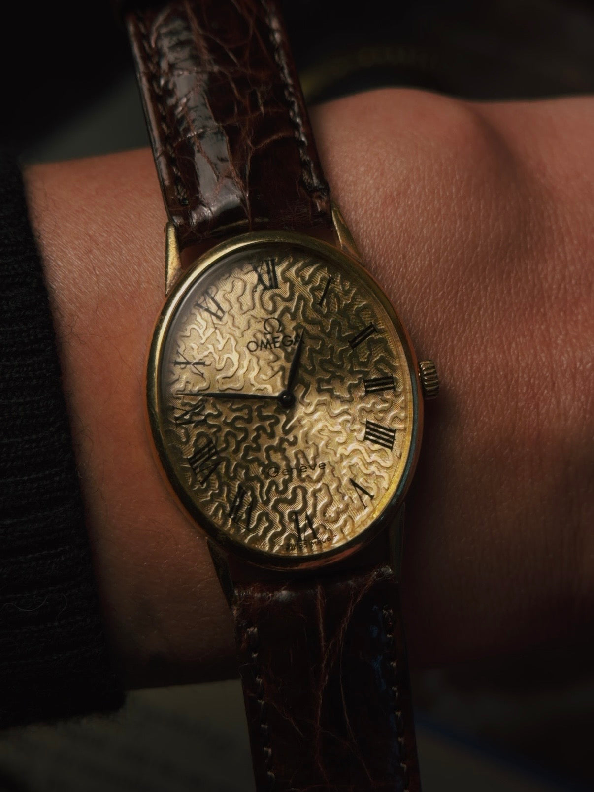 OMEGA Geneve GP Oval Texture 1970s