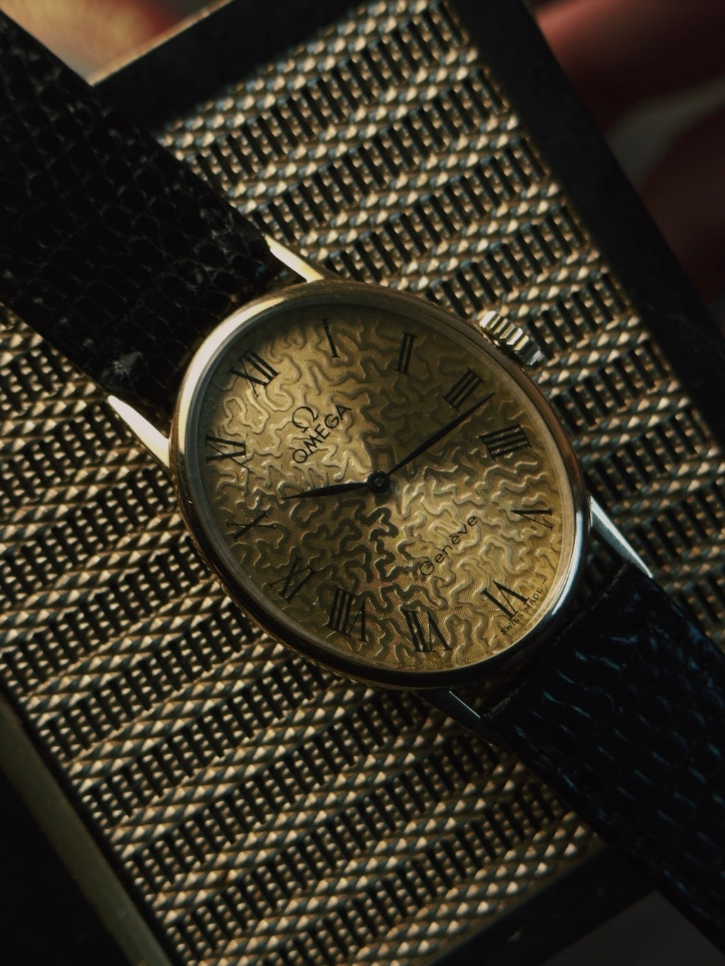 OMEGA Geneve GP Oval Texture 1970s