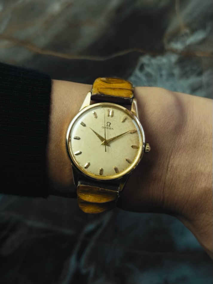 OMEGA Manual Wind GP Vintage Patina Dial 1950s