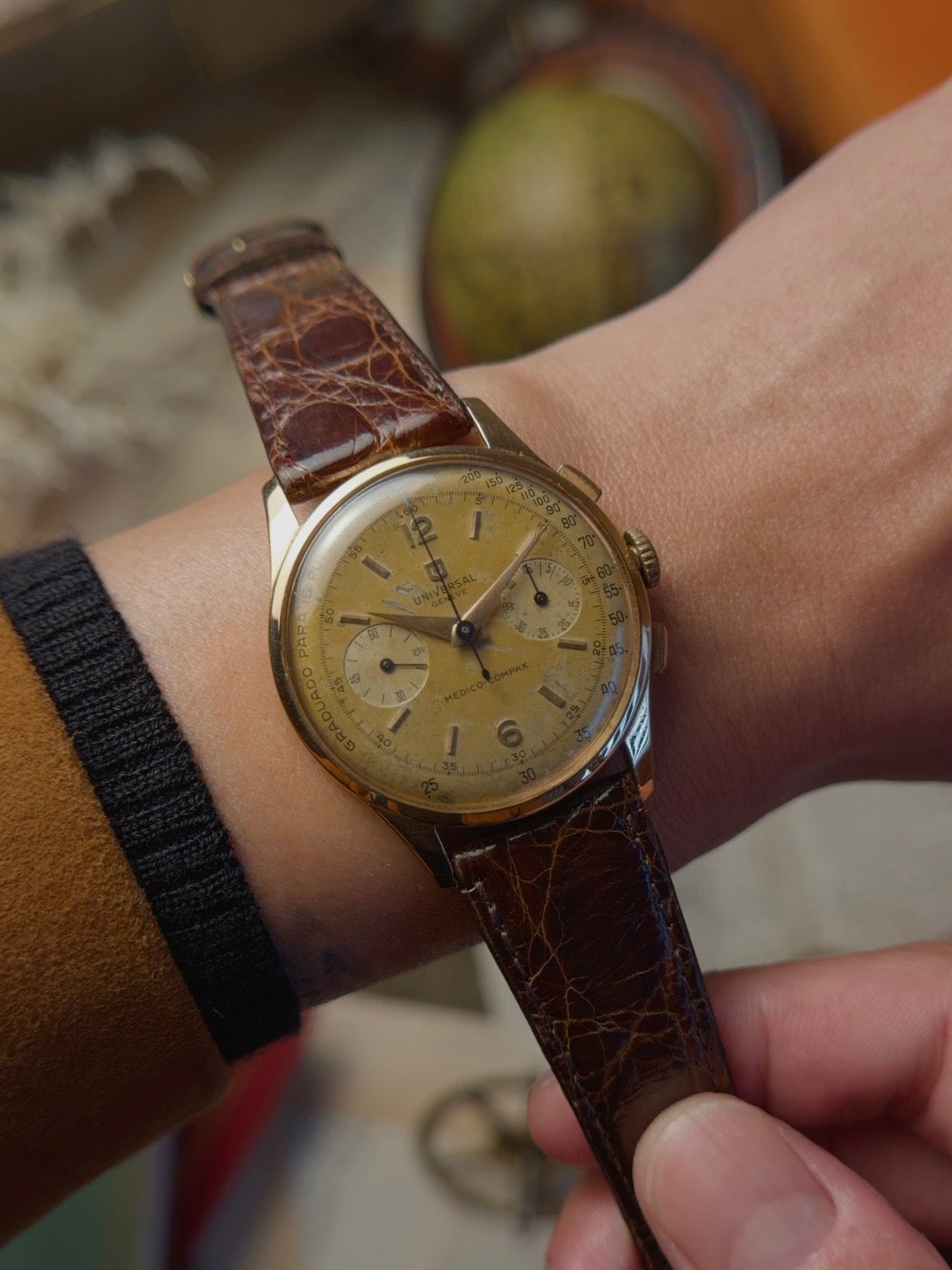 UNIVERSAL GENEVE 18k MEDICO COMPAX 1950s