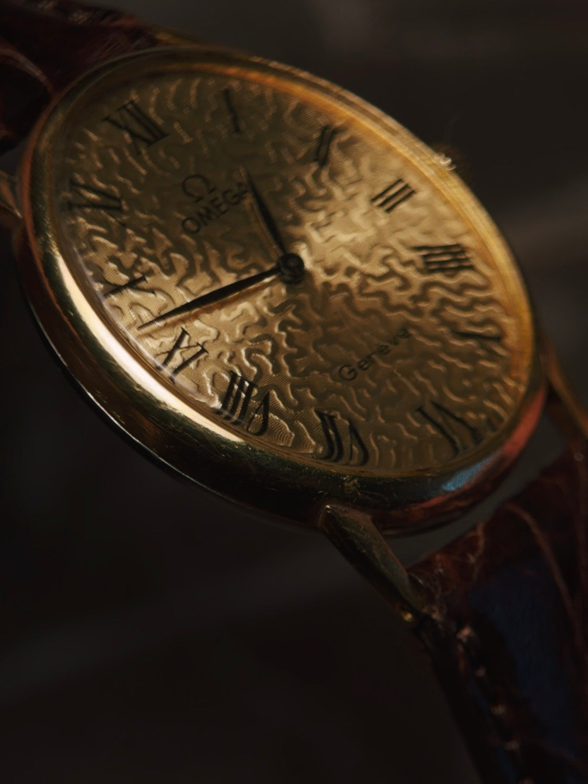 OMEGA Geneve GP Oval Texture 1970s