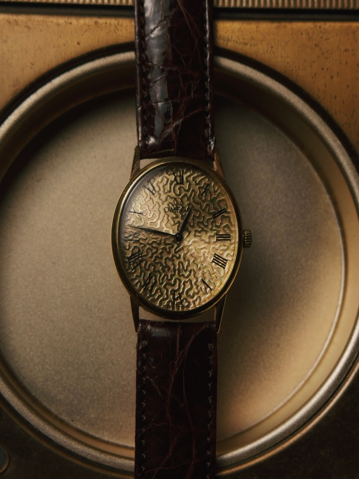 OMEGA Geneve GP Oval Texture 1970s