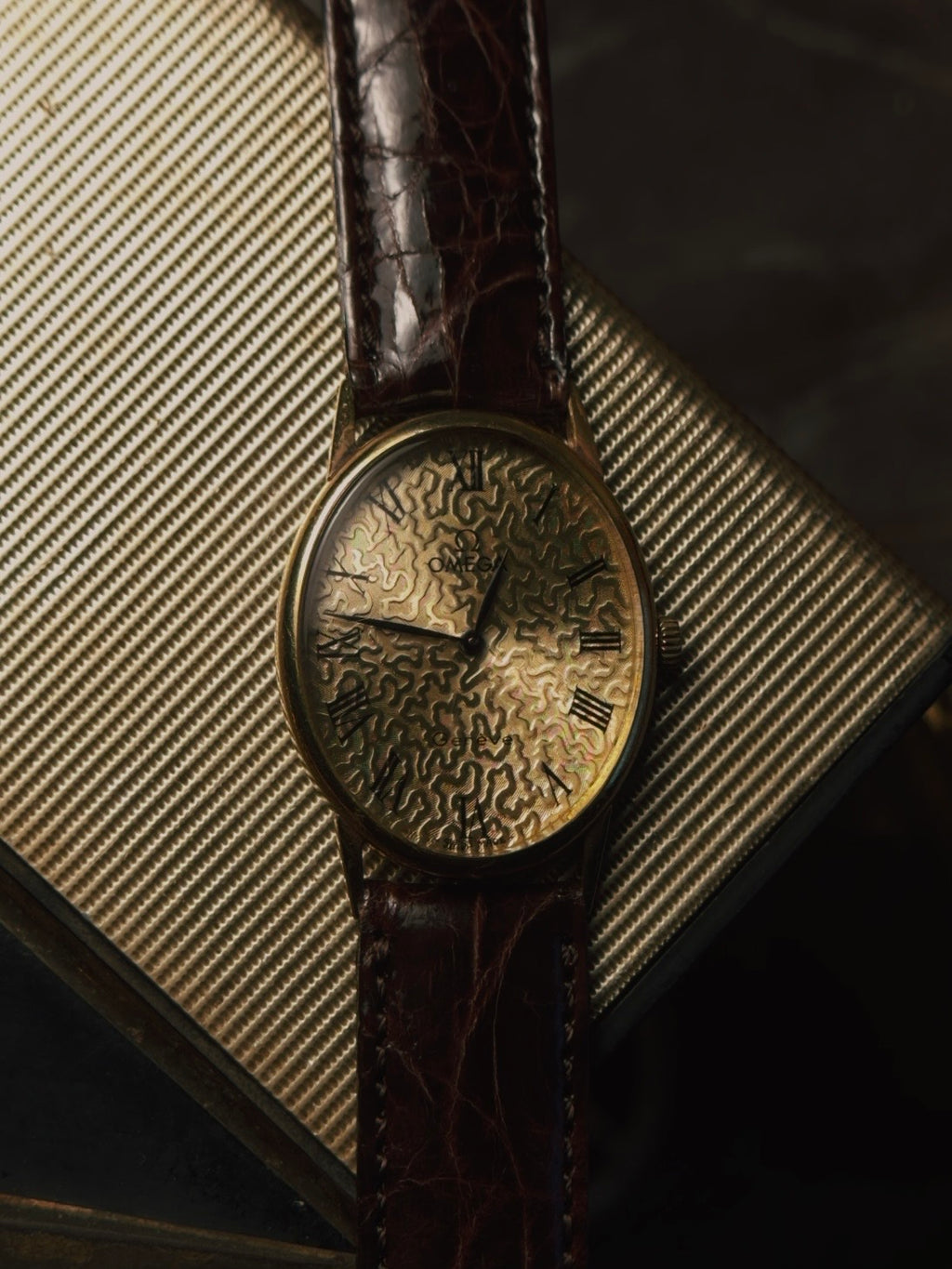OMEGA Geneve GP Oval Texture 1970s