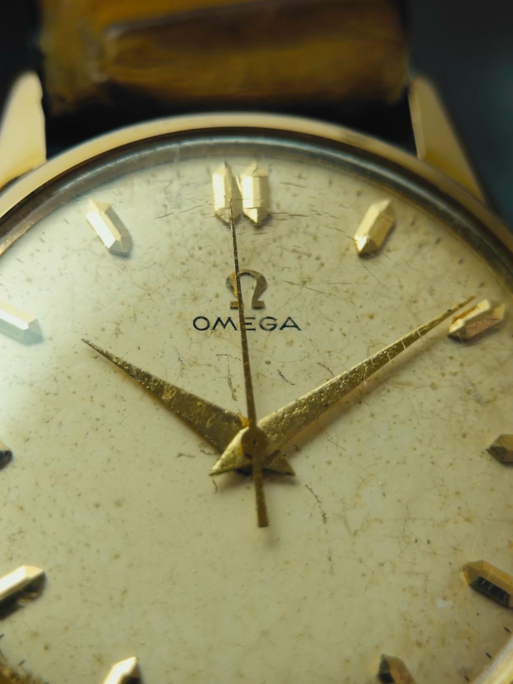 OMEGA Manual Wind GP Vintage Patina Dial 1950s