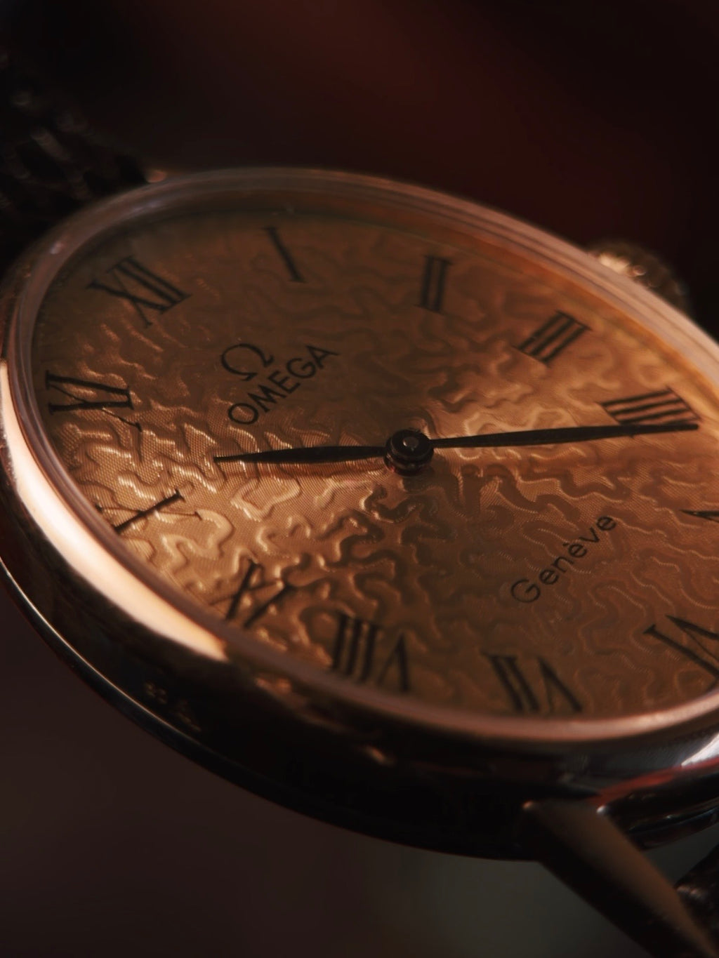 OMEGA Geneve GP Oval Texture 1970s