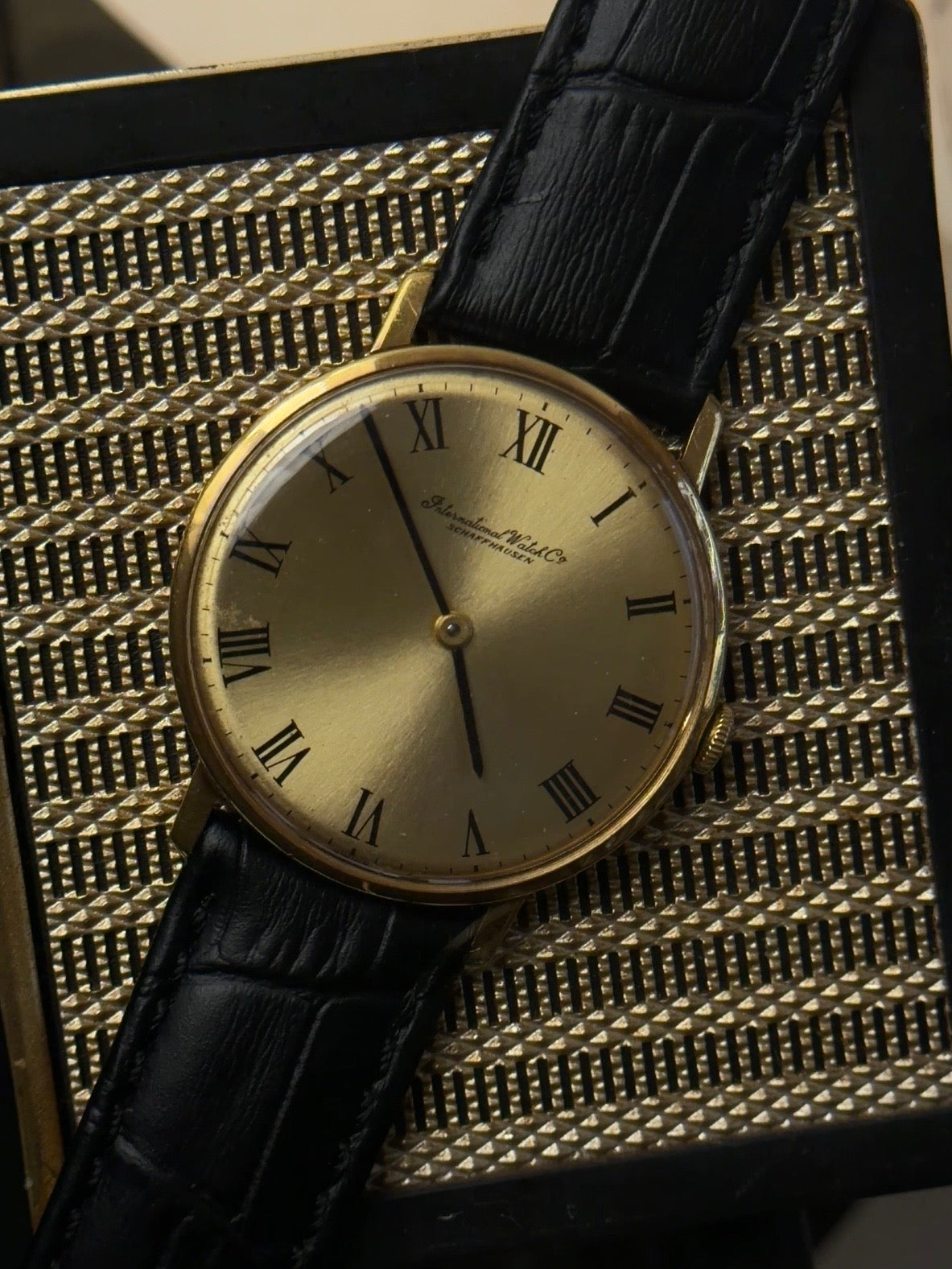 IWC R2500 18k Yellow Gold 1970s