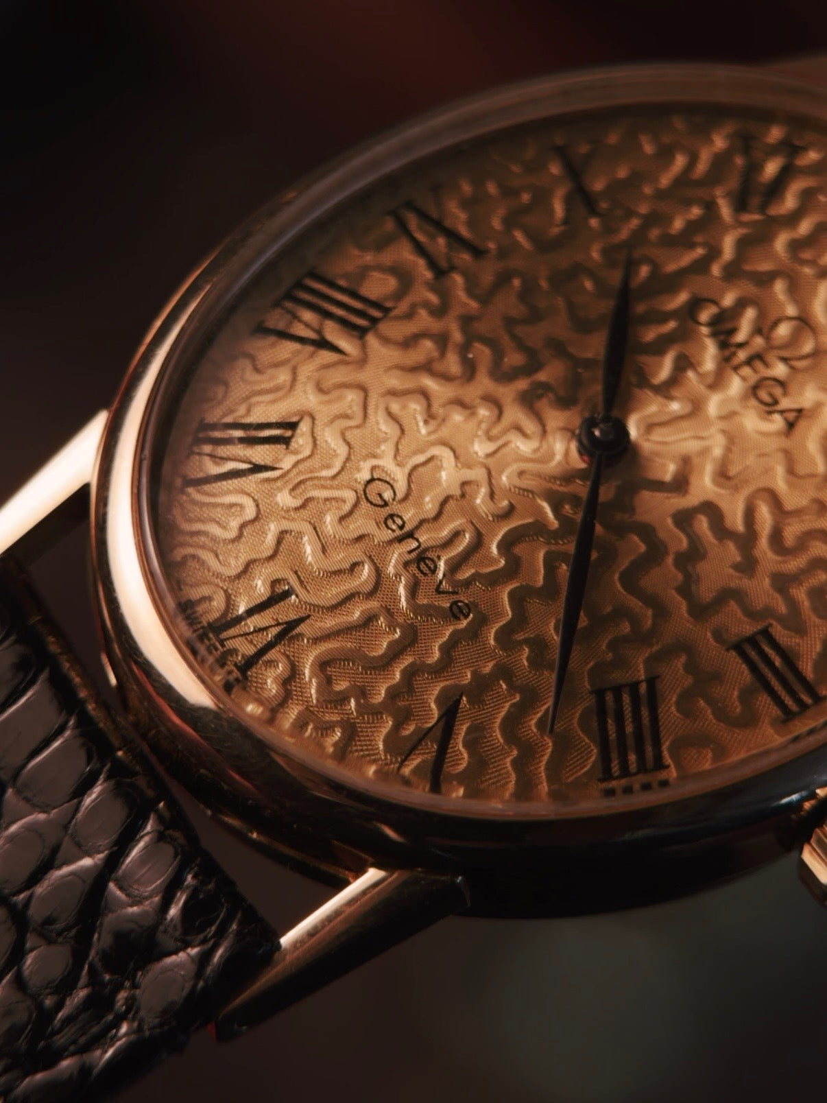 OMEGA Geneve GP Oval Texture 1970s