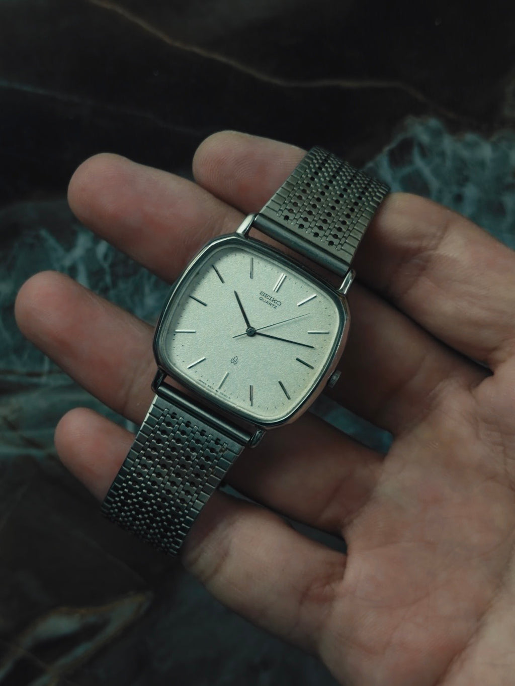 SEIKO Silver Texture Dial Cushion Case Quartz 1980s