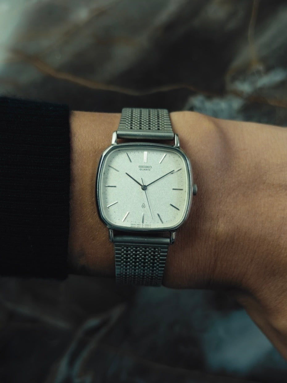 SEIKO Silver Texture Dial Cushion Case Quartz 1980s