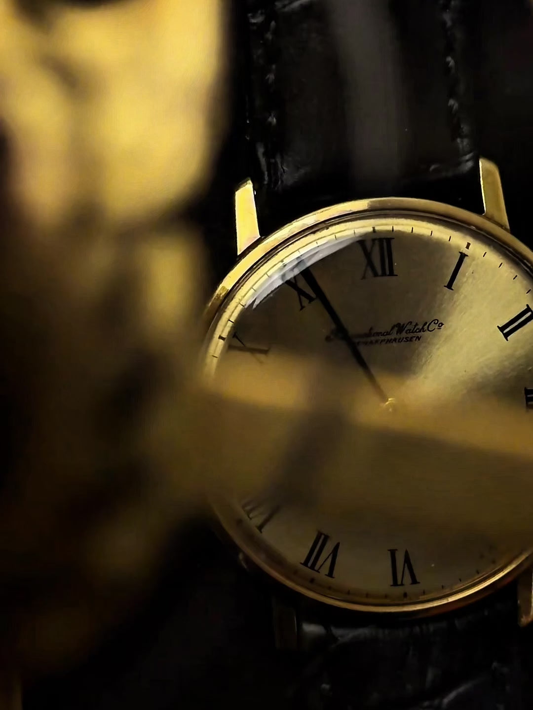 IWC R2500 18k Yellow Gold 1970s
